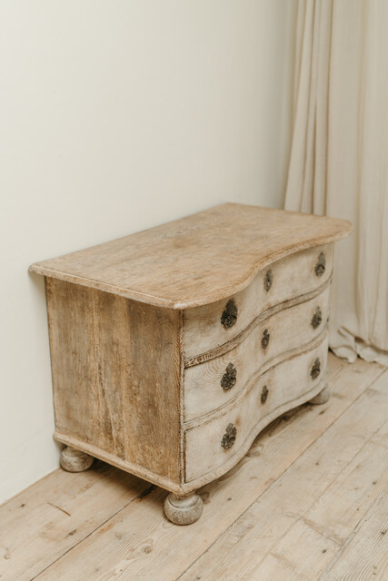 18th century French oak chest of drawers ... serpentineshape..