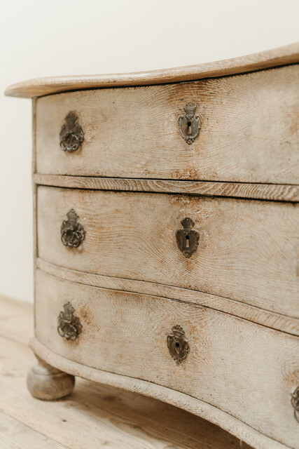 18th century French oak chest of drawers ... serpentineshape..