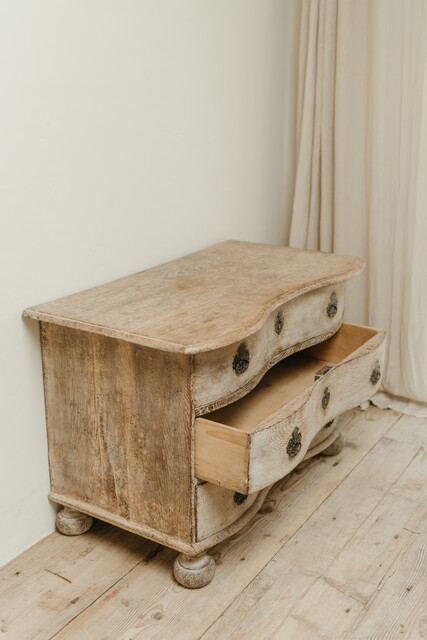 18th century French oak chest of drawers ... serpentineshape..