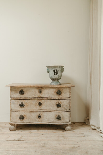 18th century French oak chest of drawers ... serpentineshape..