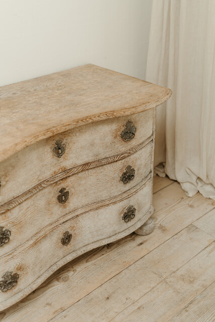 18th century French oak chest of drawers ... serpentineshape..