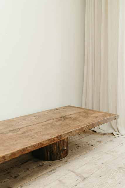 19th century oak table top, mounted on 2 treetrunks as xl coffee table ...