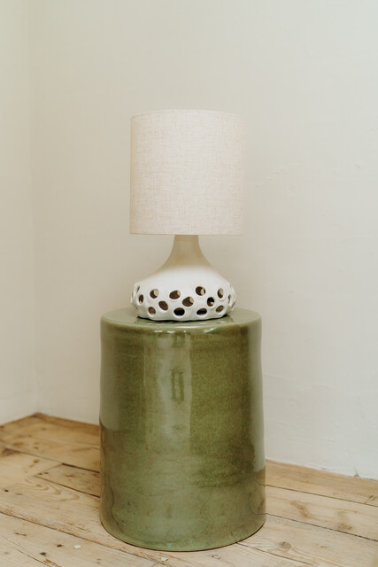 ceramic tablelamp .. white shade ..