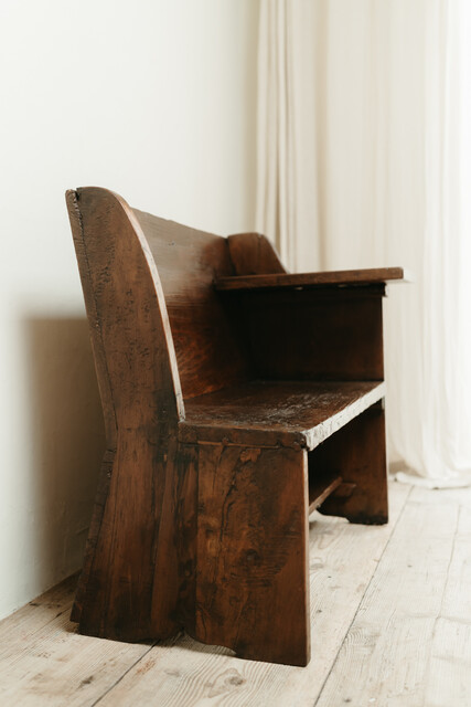 charming 19th century Italian bench ... small proportions ...