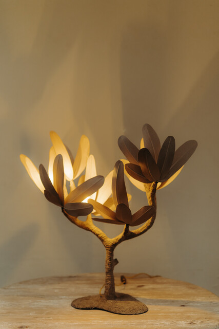 José Esteves leaflamp .. heartshape foot..