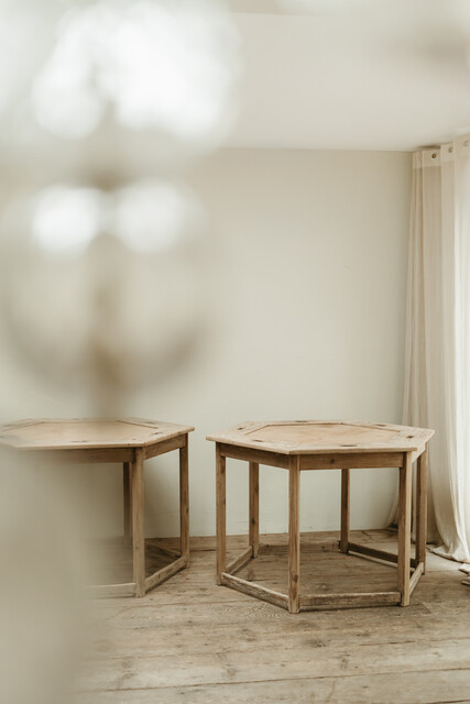 pair of hexagonal center tables ... pinewood/leather ...