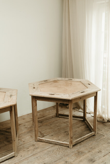 pair of hexagonal center tables ... pinewood/leather ...