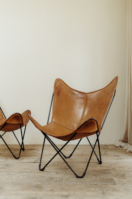 pair of vintage leather butterfly chairs ...