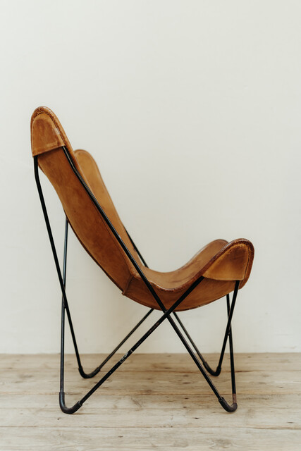 pair of vintage leather butterfly chairs ...