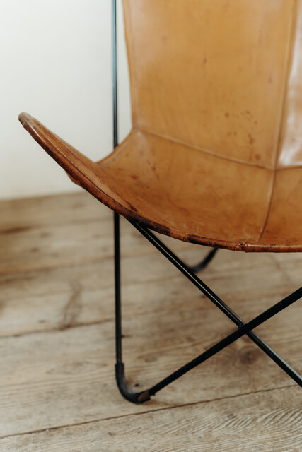 pair of vintage leather butterfly chairs ...