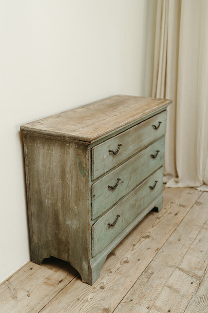 Swedish pine commode ... small proportions ... old blue paint ...