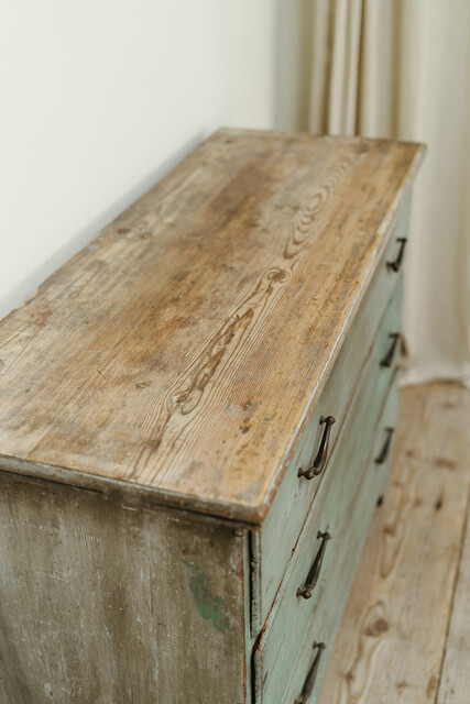 Swedish pine commode ... small proportions ... old blue paint ...