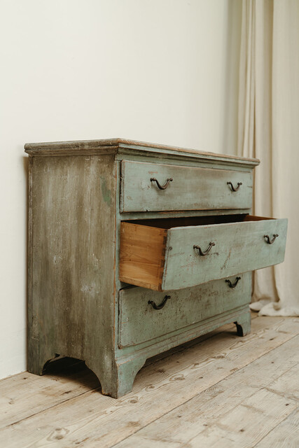 Swedish pine commode ... small proportions ... old blue paint ...