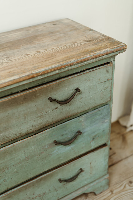 Swedish pine commode ... small proportions ... old blue paint ...