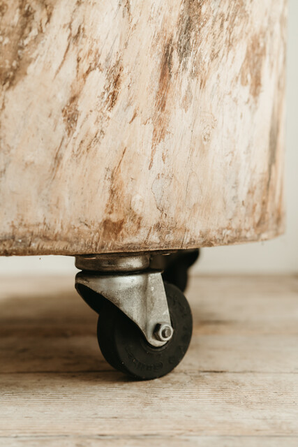 treetrunk table on wheels ...